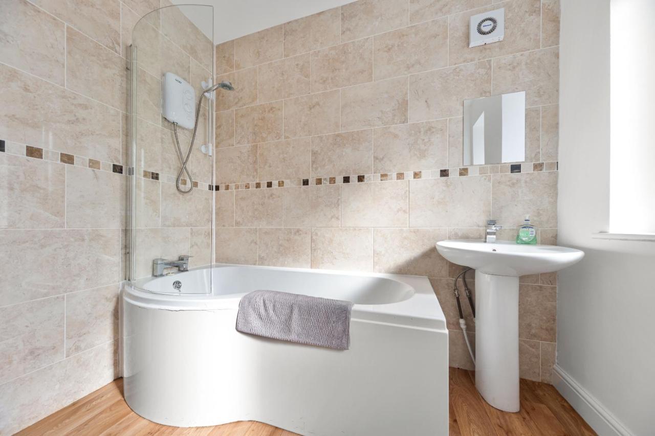 Villa Exclusive House For Contractors And Families Bradford  Esterno foto